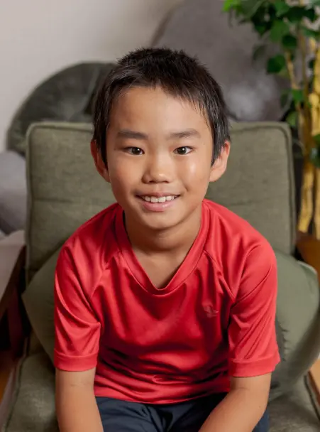 AES英会話に通う9歳のDaikiくん。レッスンや先生に一目惚れして入会し、イベントや図書システムも楽しんでいます。英語で会話する姿に周囲も驚いています。